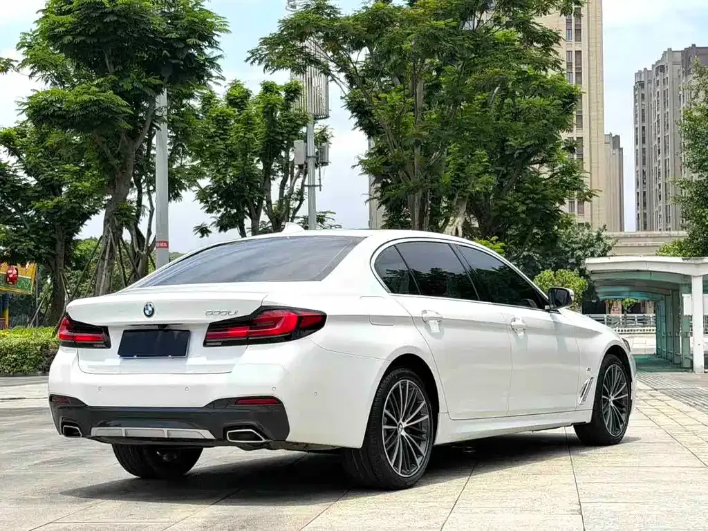 BMW 5 Series — фото 6