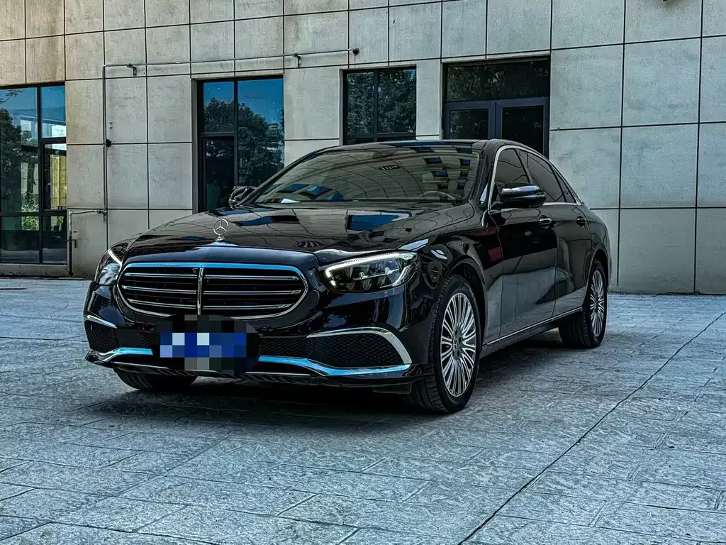 Mercedes-Benz E-Class — фото 1