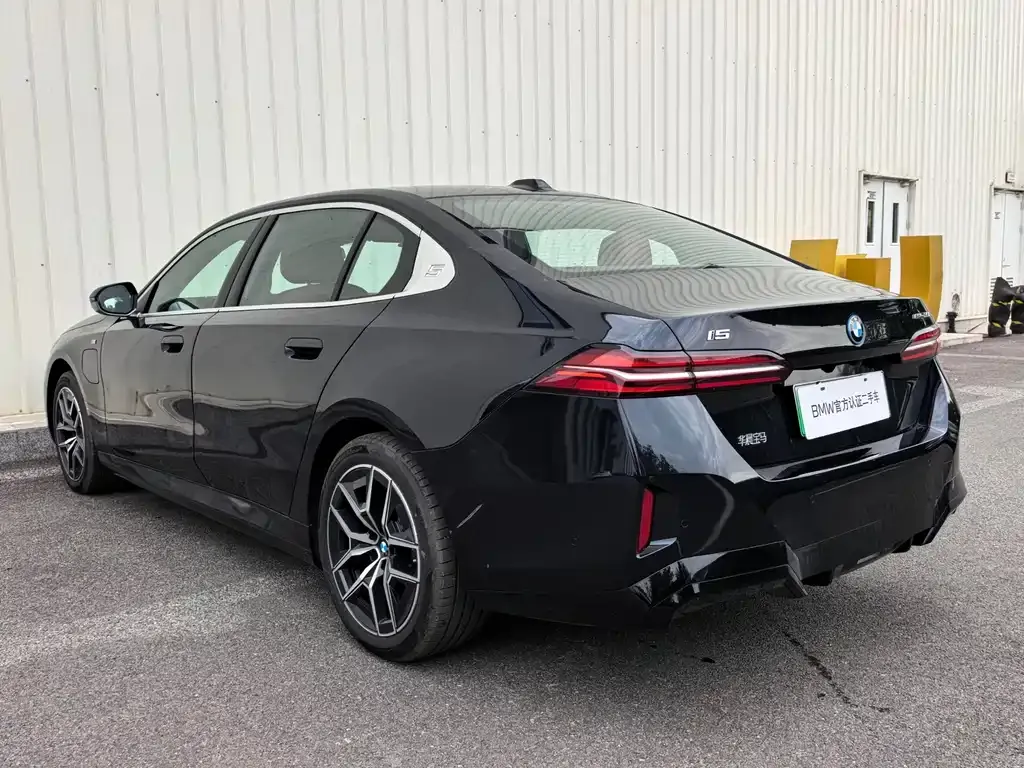 BMW i5 — фото 10