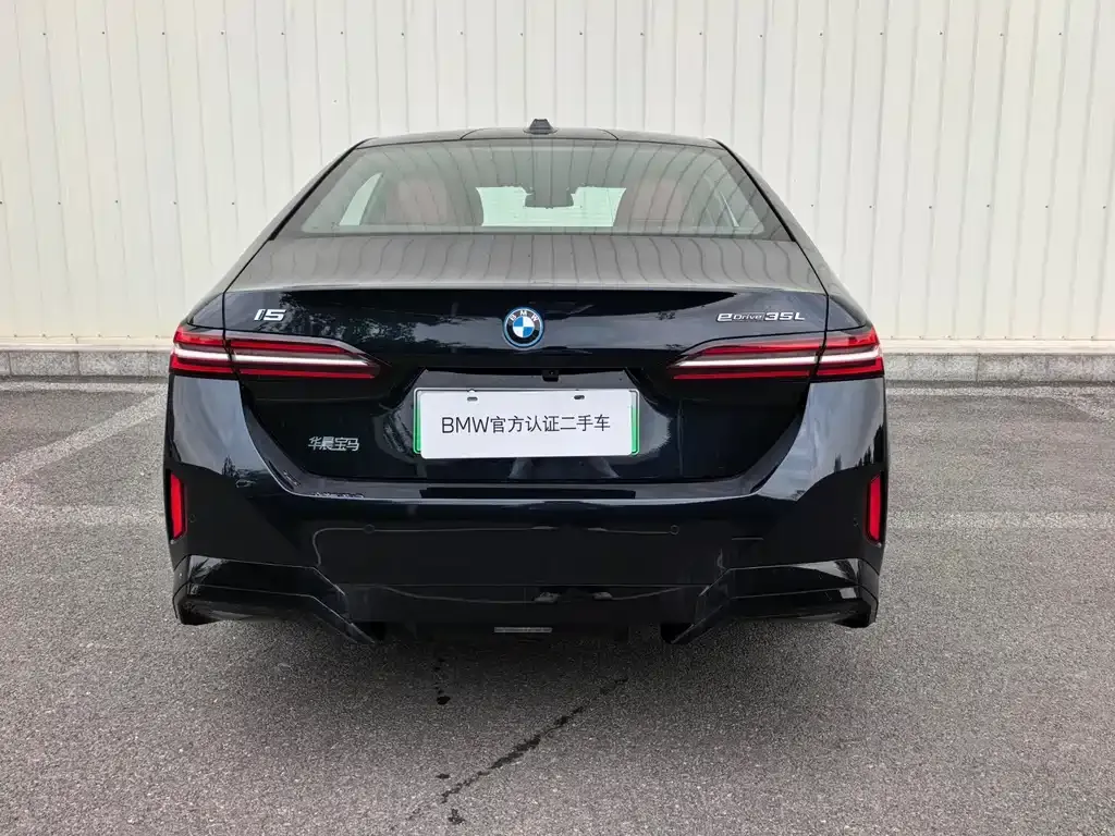 BMW i5 — фото 3