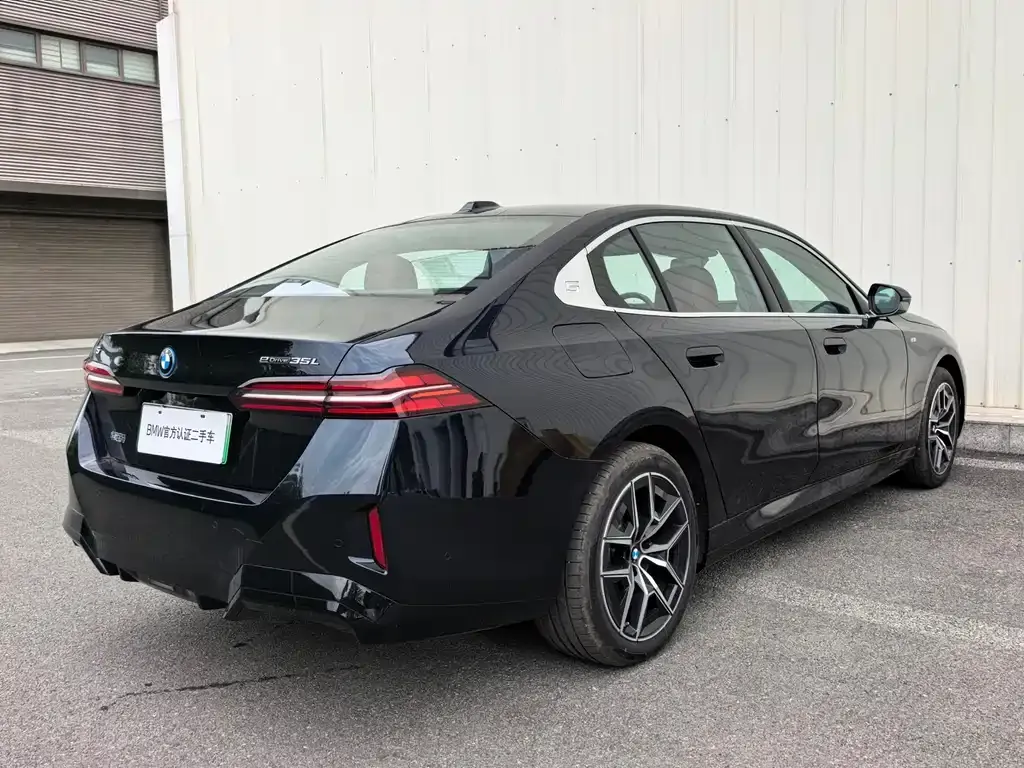 BMW i5 — фото 6