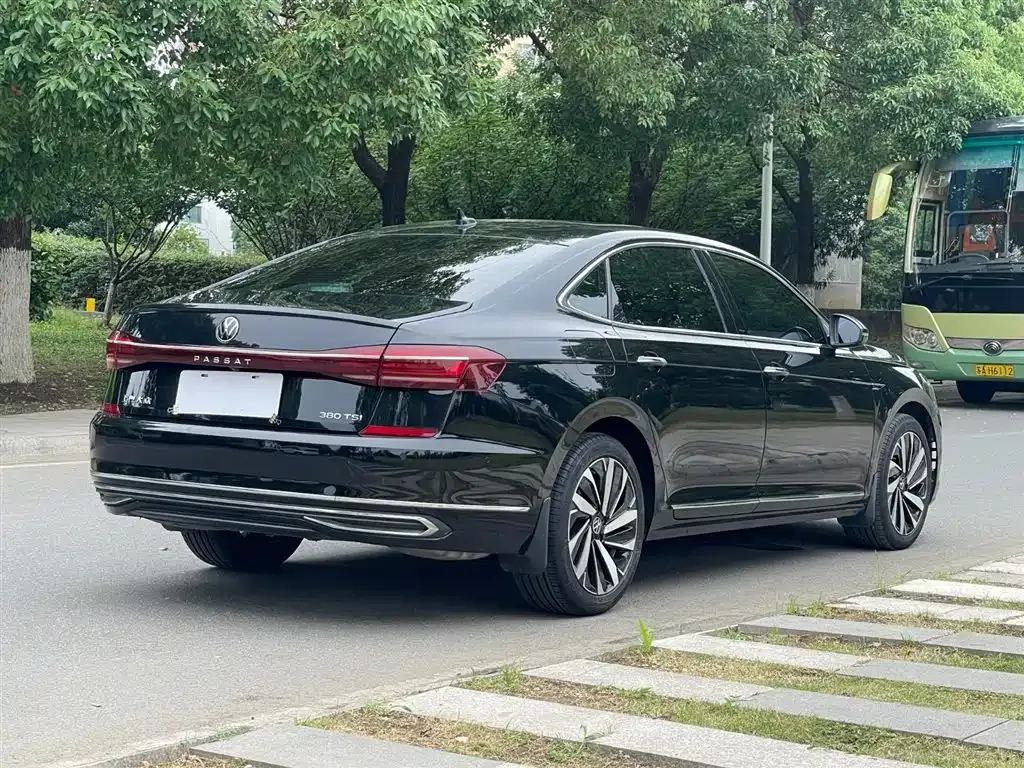 Volkswagen Passat — фото 8