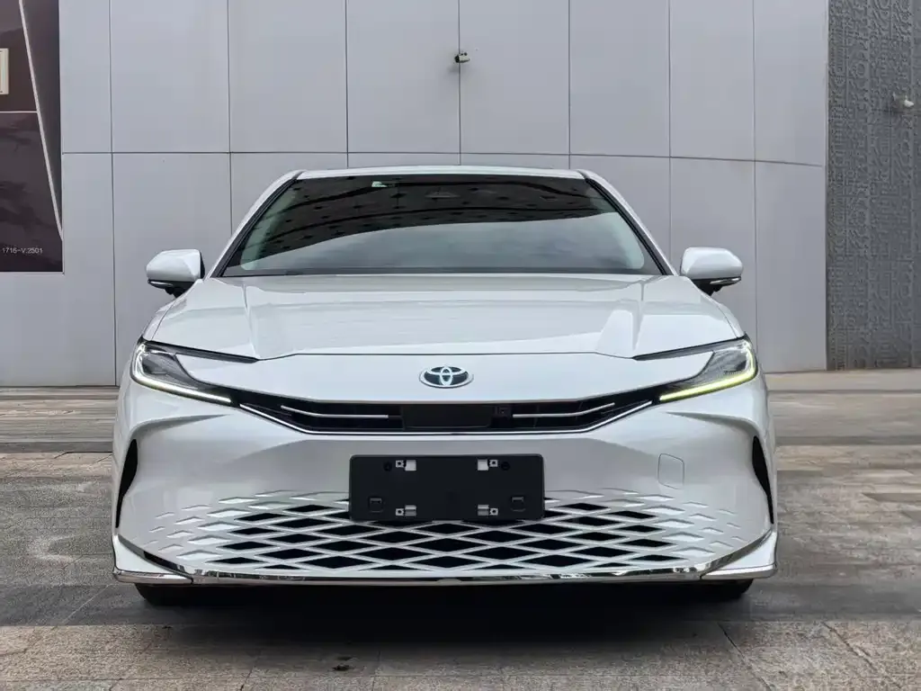 Toyota Camry — фото 5