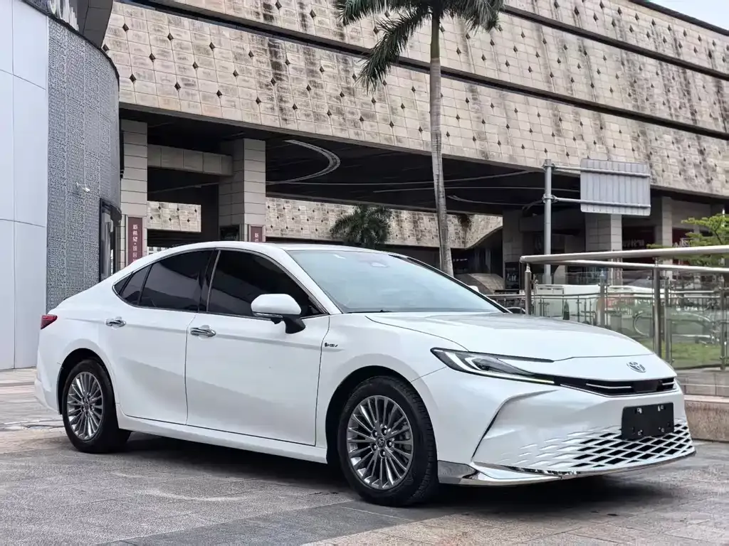 Toyota Camry — фото 9