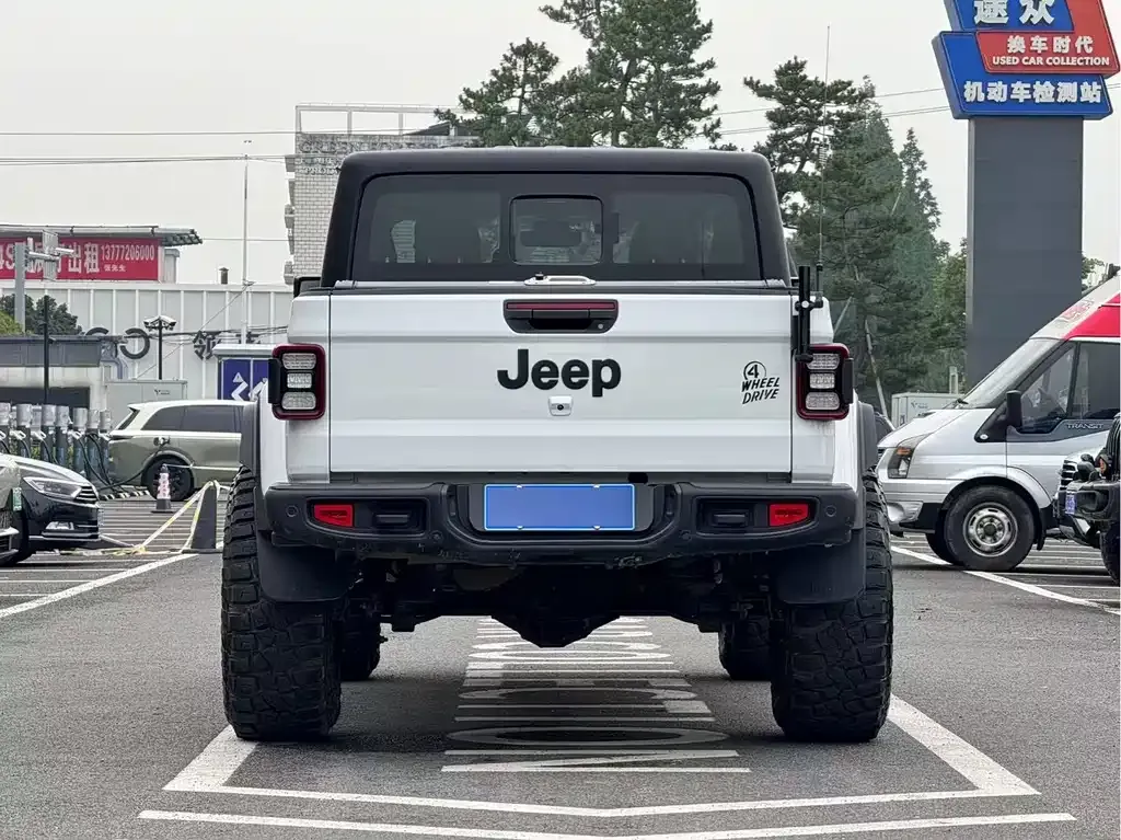 Jeep Gladiator 2023 из CN, фото 5
