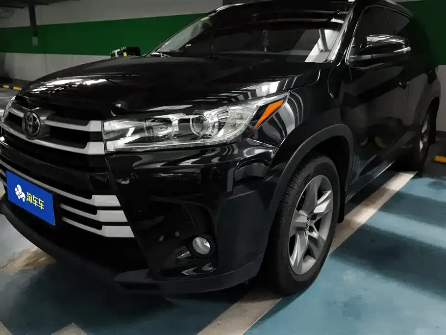 Toyota Highlander — фото 1