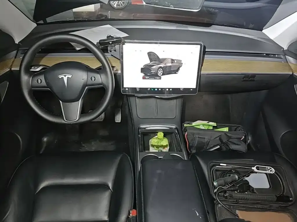 Tesla Model Y — фото 10