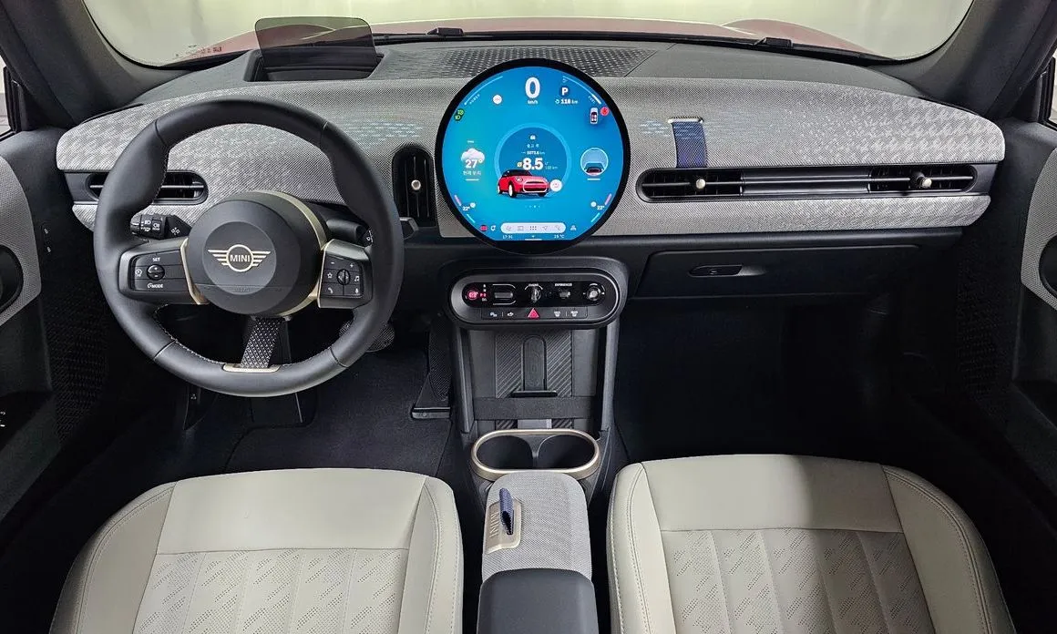 Mini Cooper Convertible 2025 из KR, фото 8