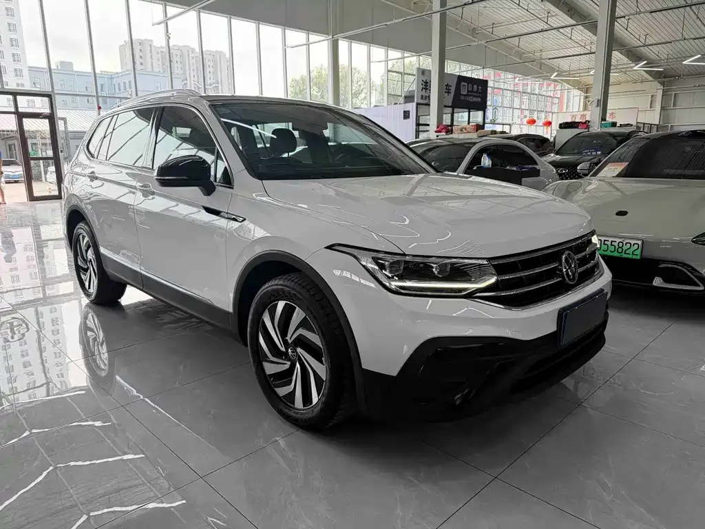 Volkswagen Tiguan L — фото 4