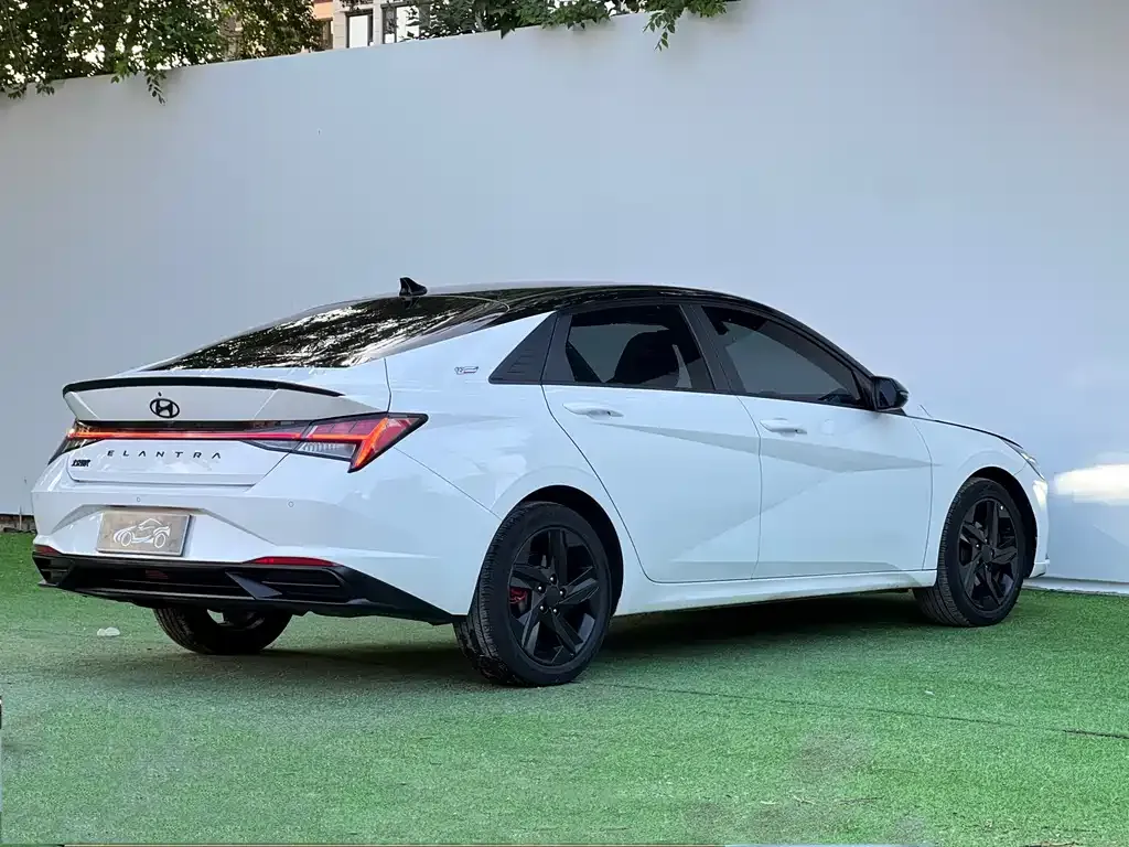 Hyundai Elantra — фото 9
