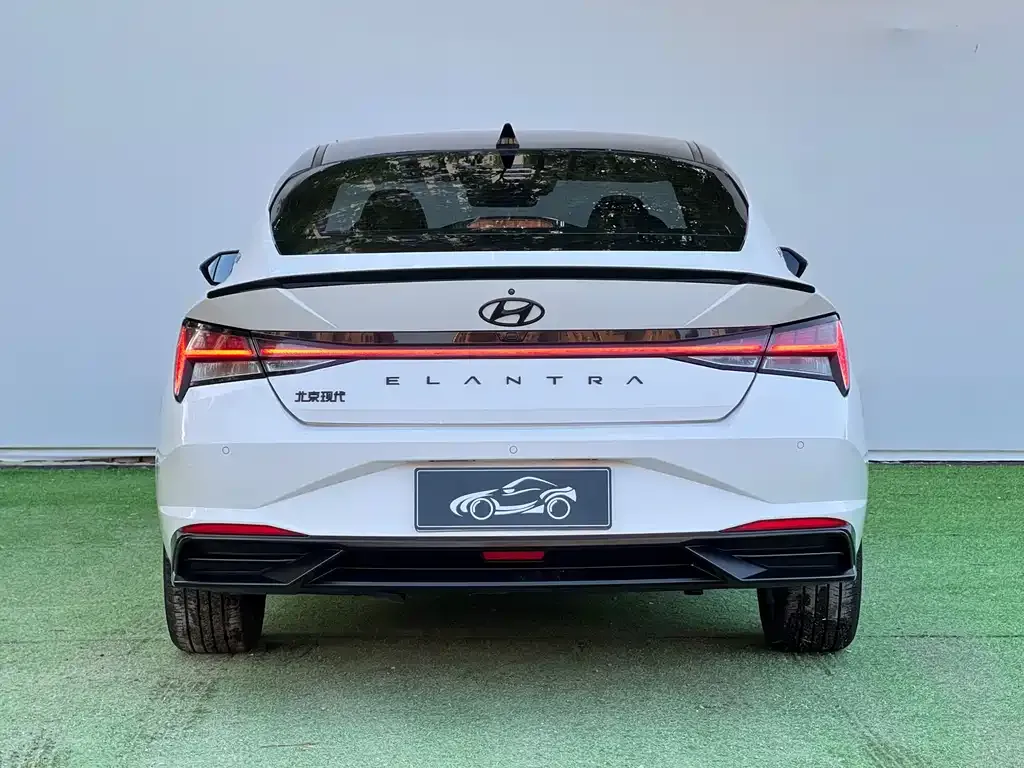 Hyundai Elantra — фото 5