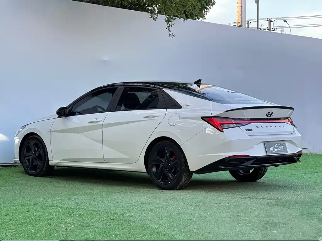 Hyundai Elantra — фото 8