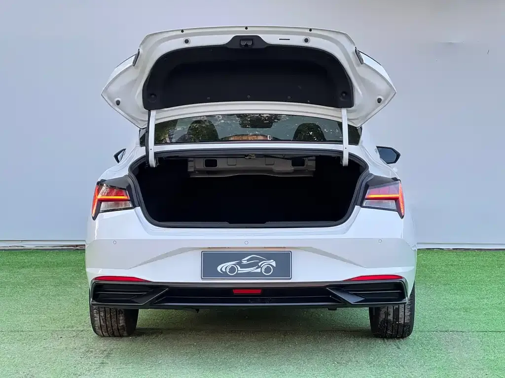Hyundai Elantra — фото 3