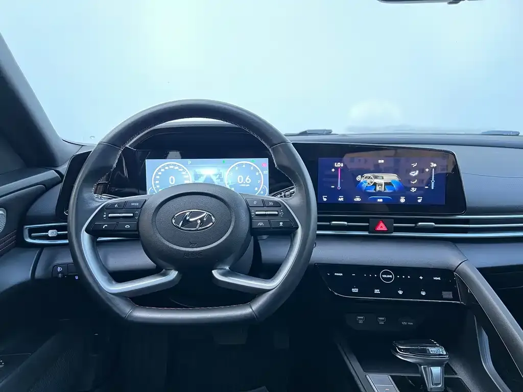 Hyundai Elantra — фото 4