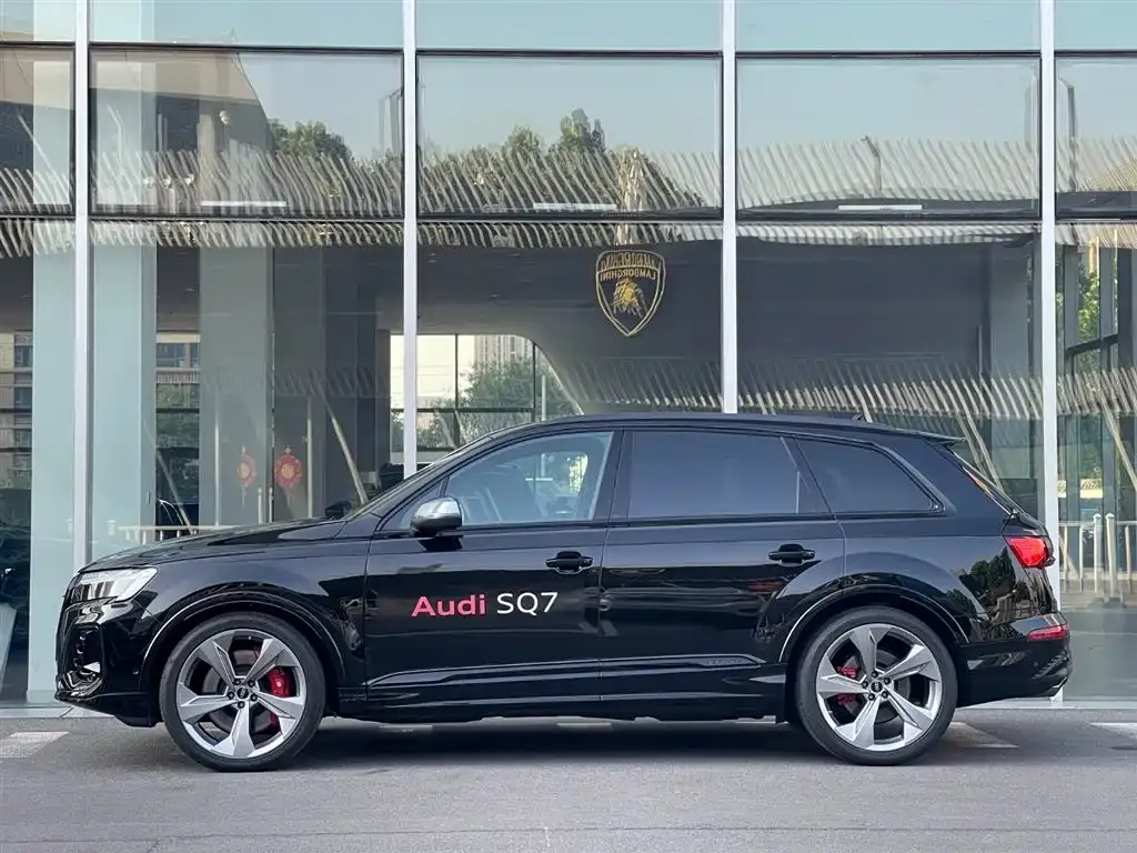 Audi SQ7 2026 из CN, фото 6