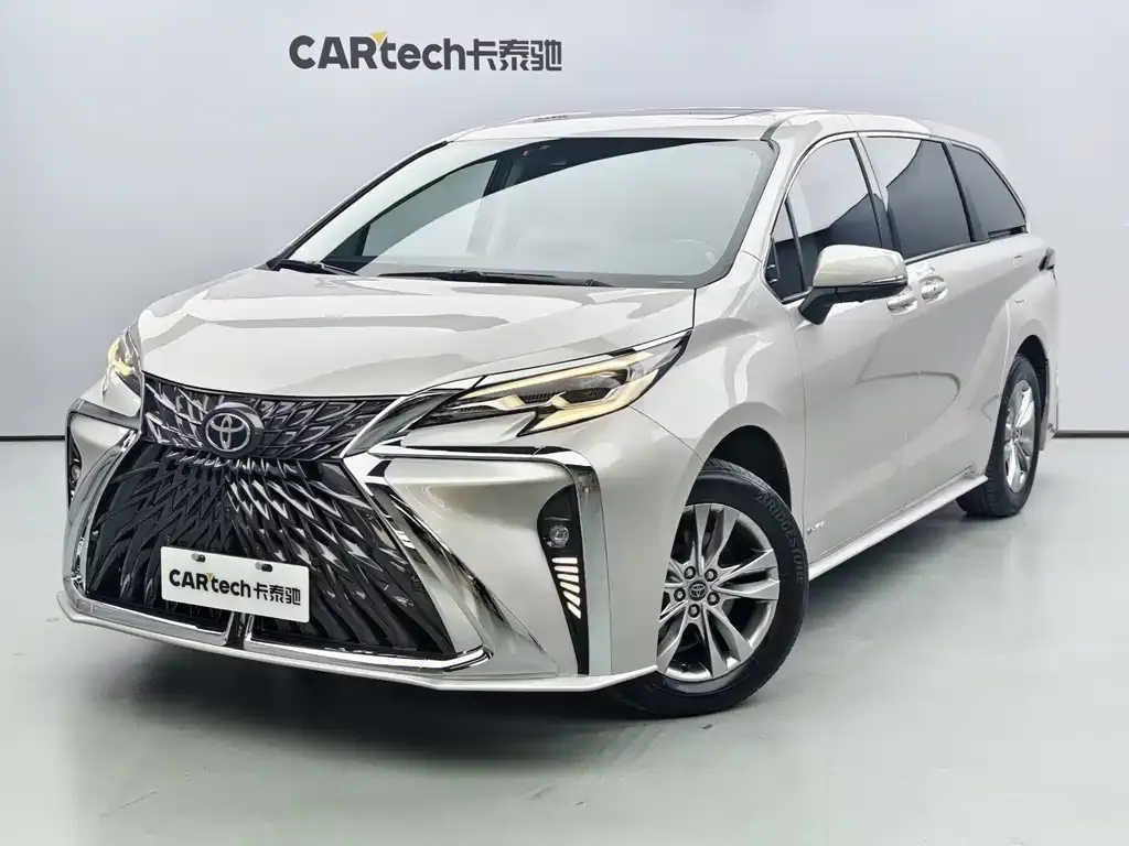 Toyota Sienna — фото 1