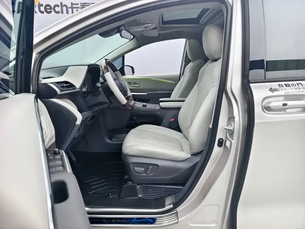 Toyota Sienna — фото 4