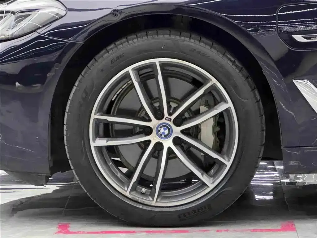 BMW 5 Series New Energy — фото 7