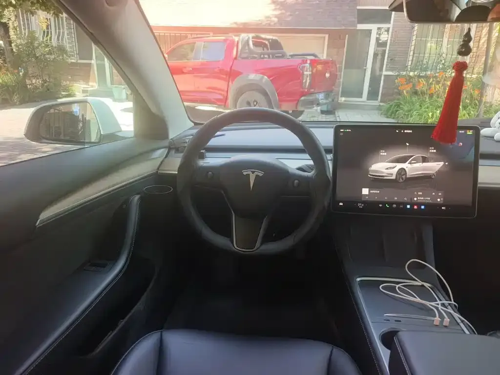 Tesla Model 3 — фото 10