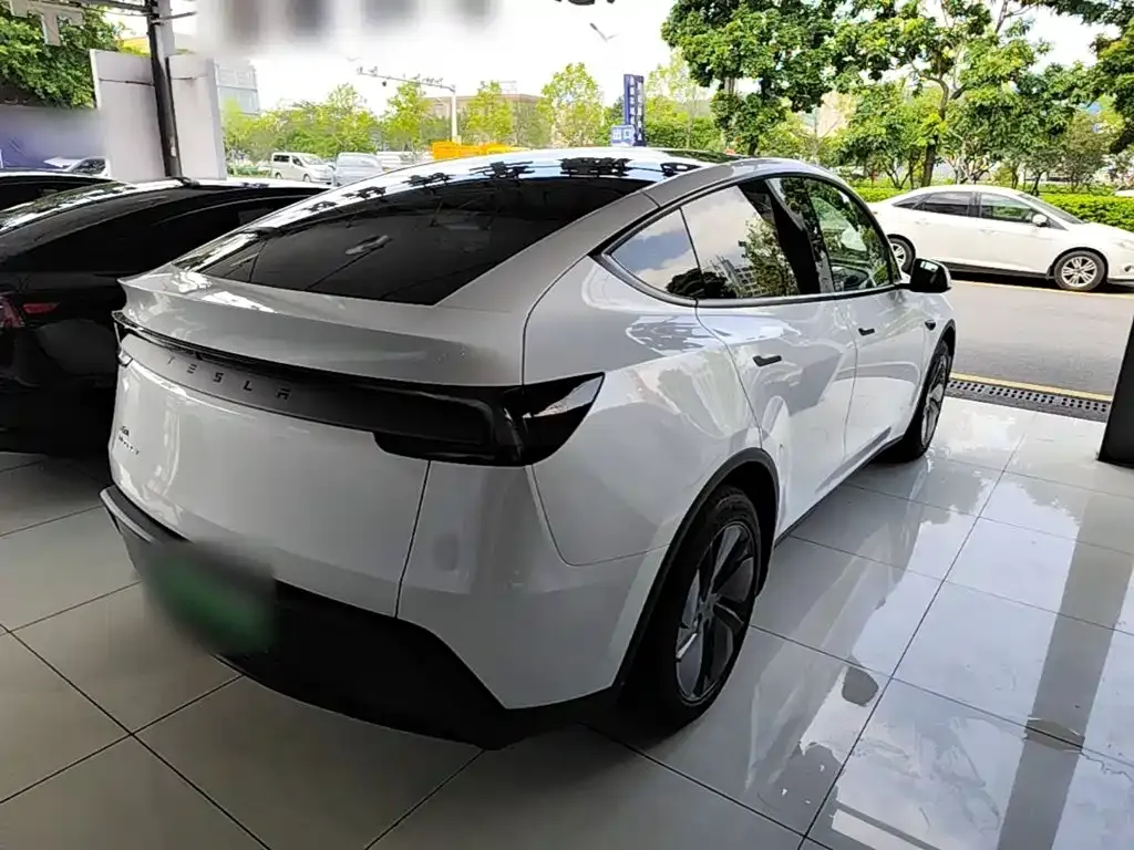 Tesla Model Y — фото 7