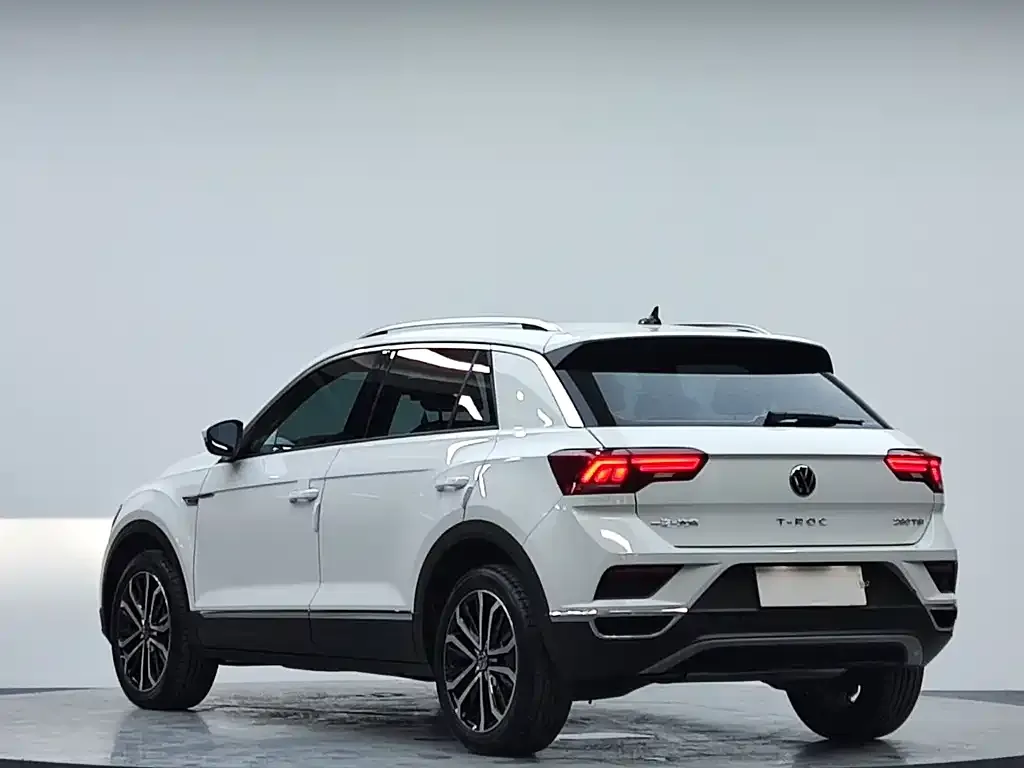 Volkswagen T-Roc — фото 10