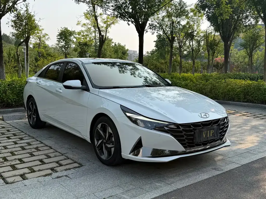 Hyundai Elantra — фото 7