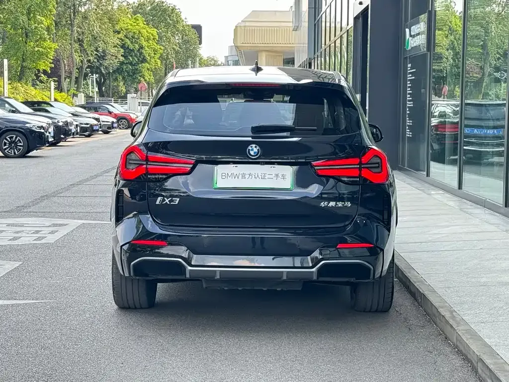 BMW iX3 — фото 10