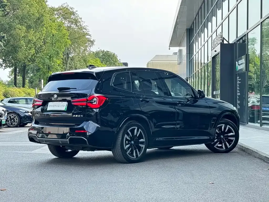 BMW iX3 — фото 5