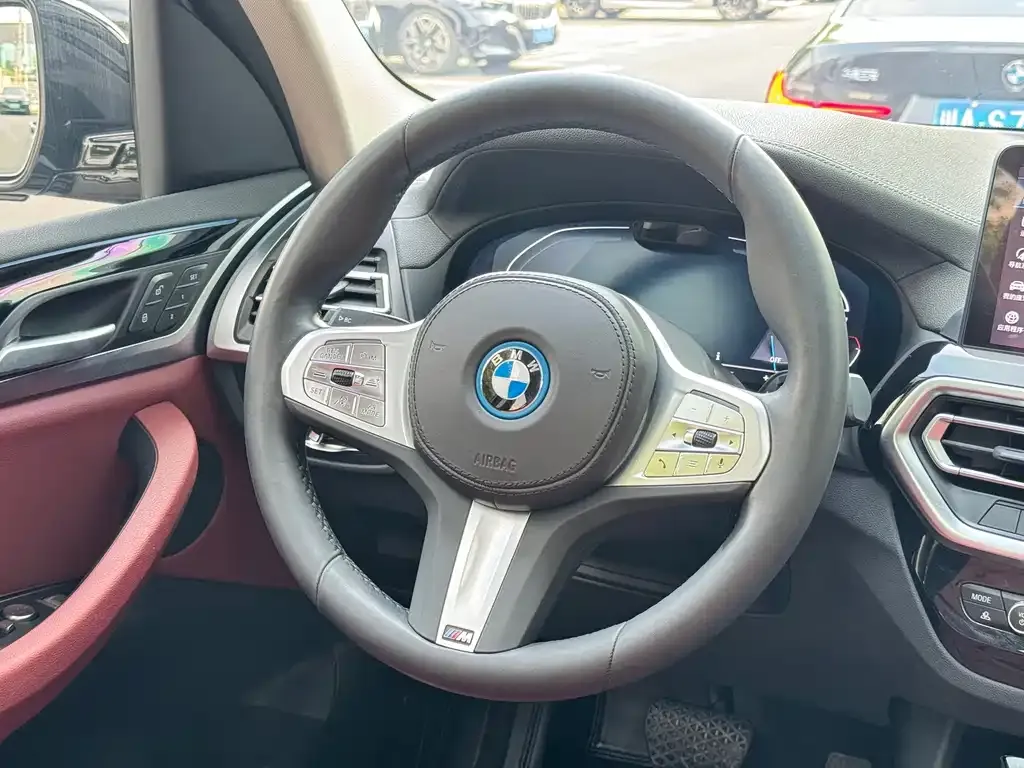 BMW iX3 — фото 2