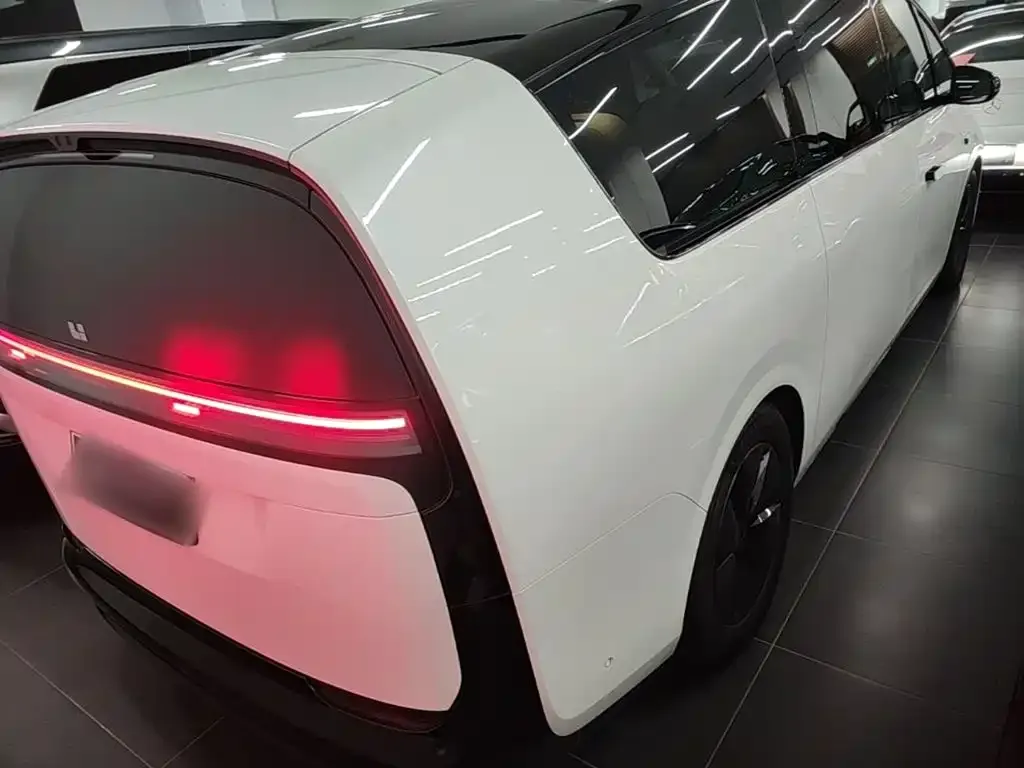 Li Auto MEGA — фото 4
