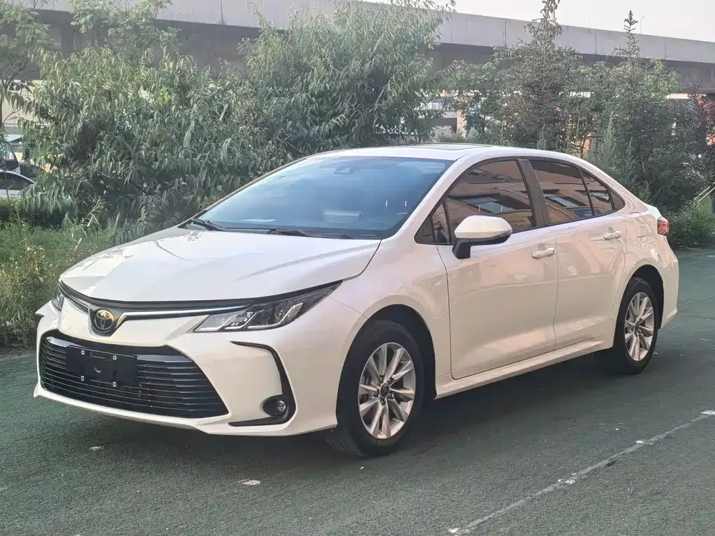 Toyota Corolla — фото 1