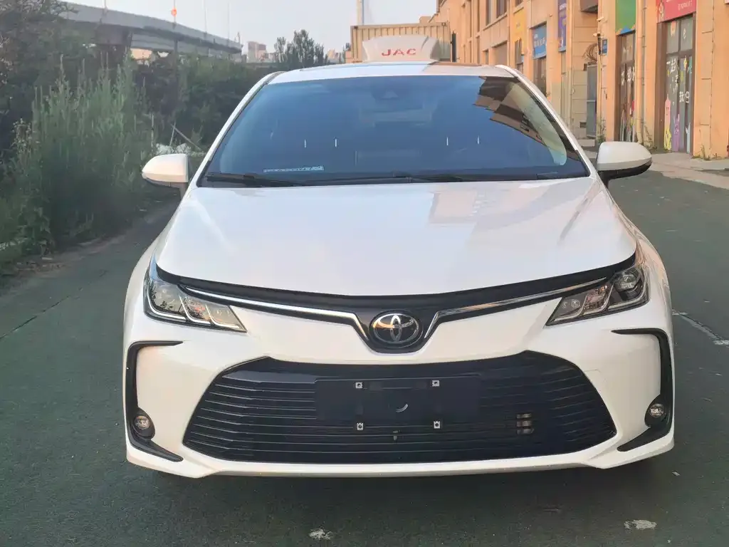 Toyota Corolla — фото 8