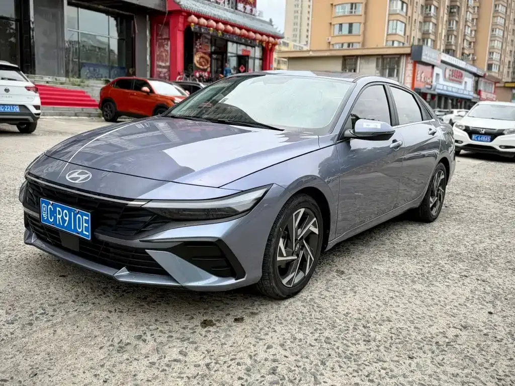 Hyundai Elantra — фото 1