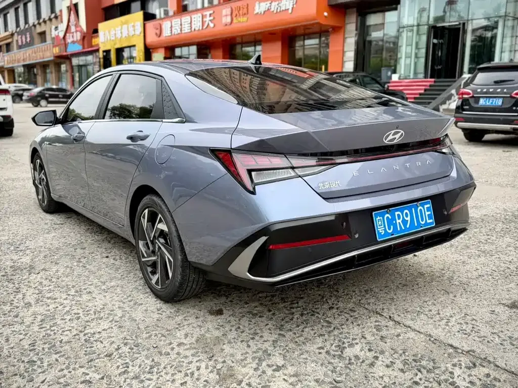 Hyundai Elantra — фото 9