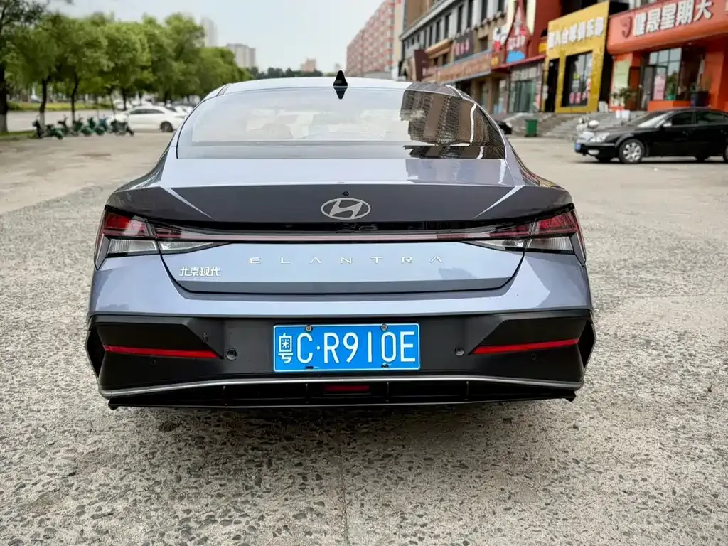 Hyundai Elantra — фото 4