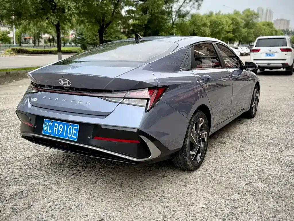 Hyundai Elantra — фото 10