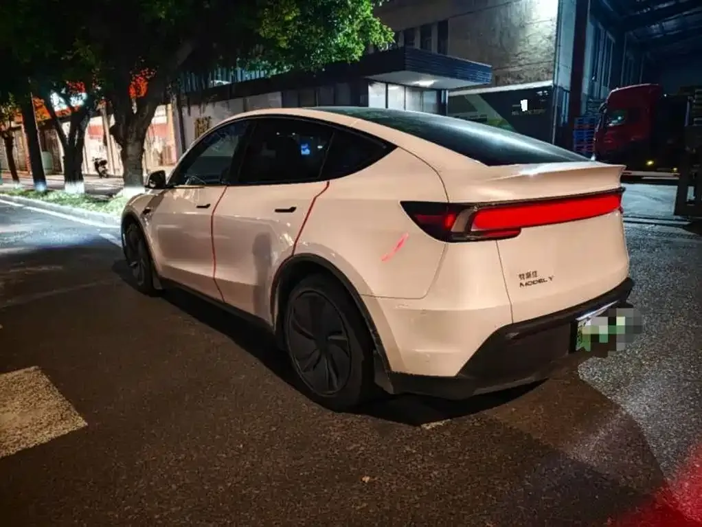 Tesla Model Y — фото 5