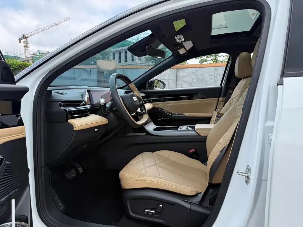 Geely Galaxy L6 — фото 3