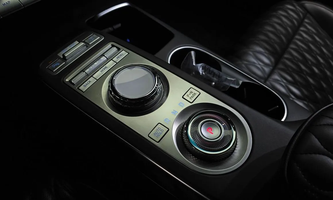 Genesis GV70 — фото 2