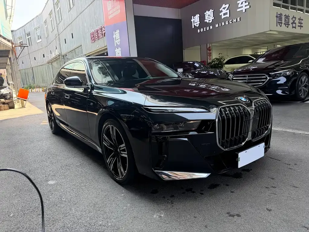 BMW 7 Series — фото 10