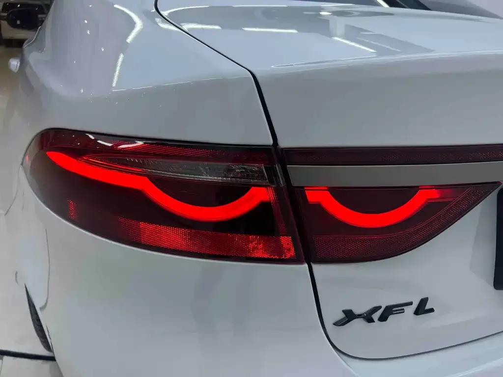 Jaguar XFL — фото 9