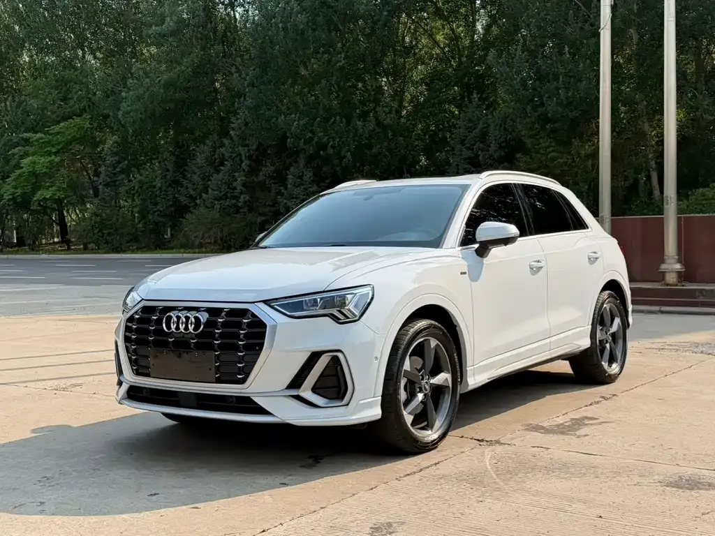 Audi Q3 — фото 1