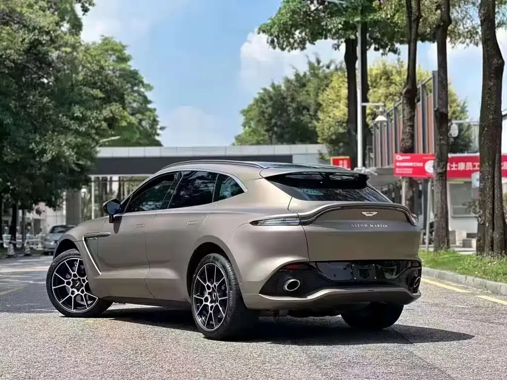 Aston Martin DBX — фото 6