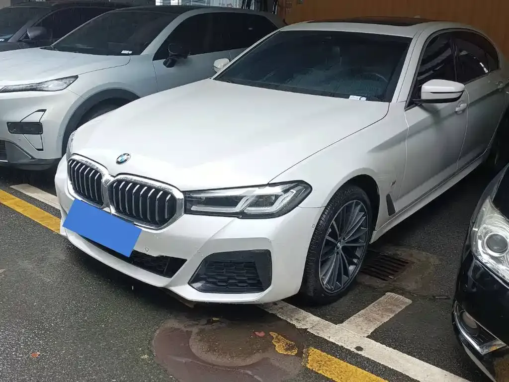 BMW 5 Series — фото 1