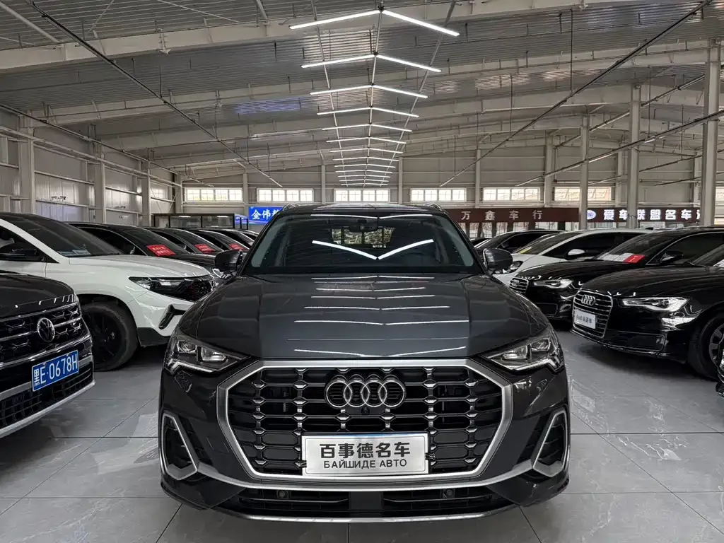 Audi Q3 — фото 1