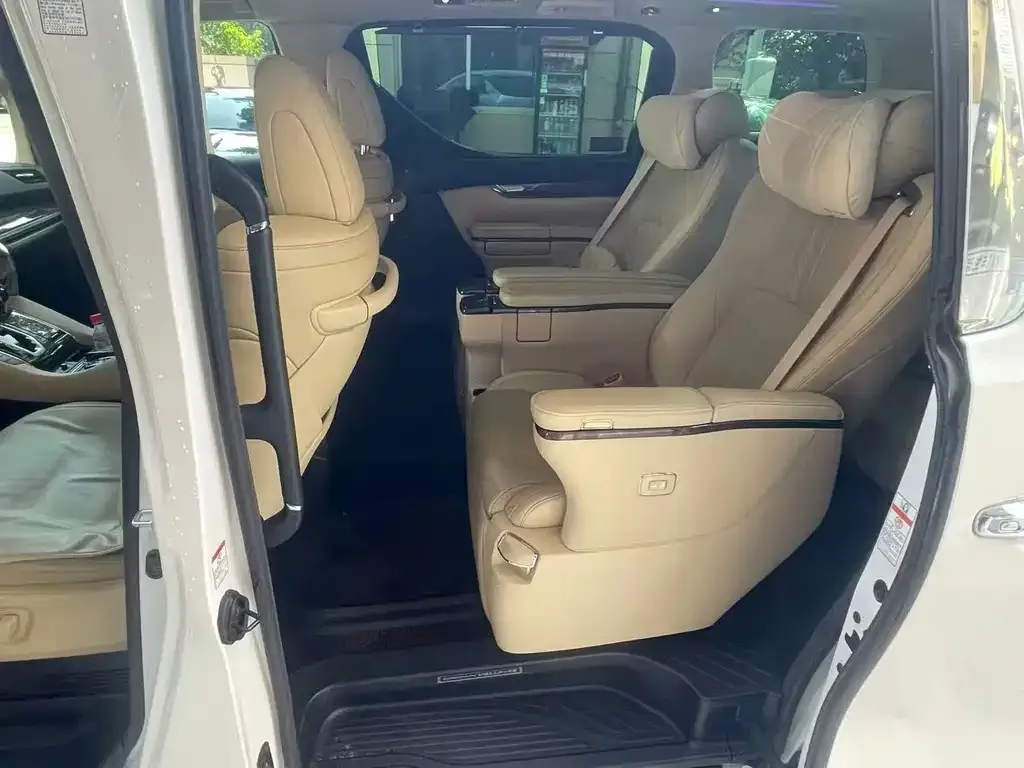 Toyota Vellfire — фото 3