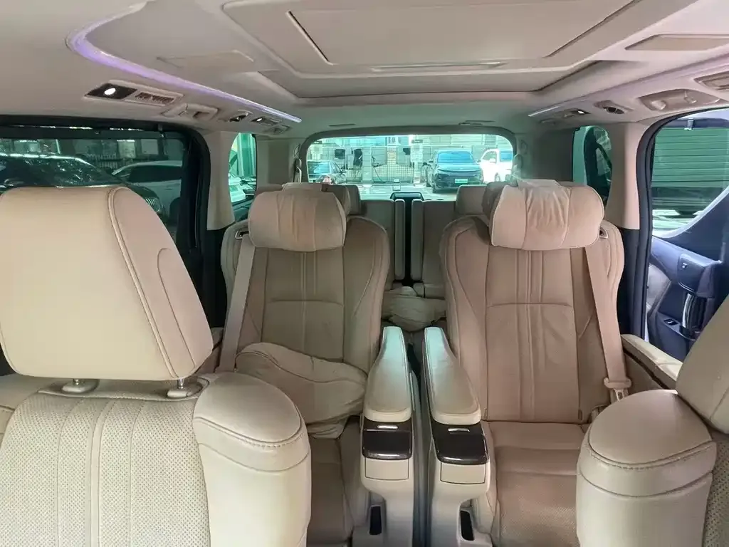 Toyota Vellfire — фото 2