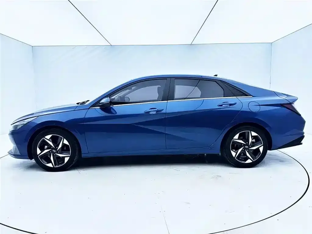 Hyundai Elantra — фото 7