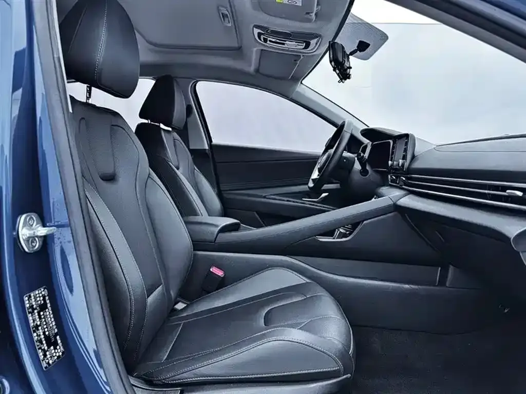 Hyundai Elantra — фото 10