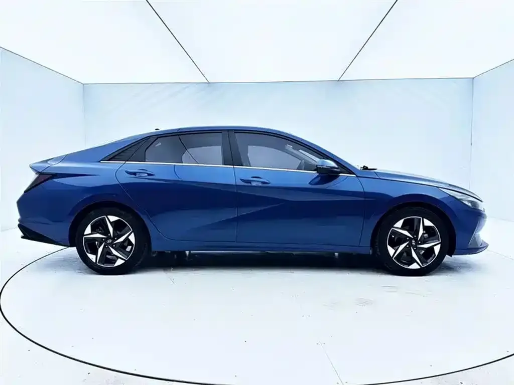 Hyundai Elantra — фото 2